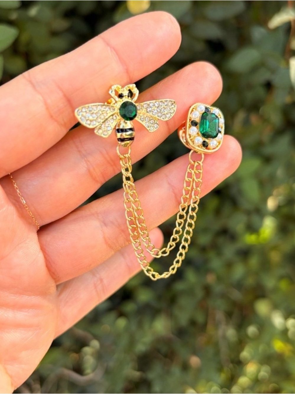 Gold and Green Bee Chain Brooch - Picture 3 of 4